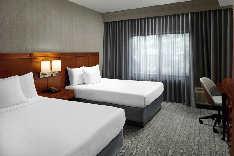 Bedroom 5, Courtyard Marriott Waldorf, Charles