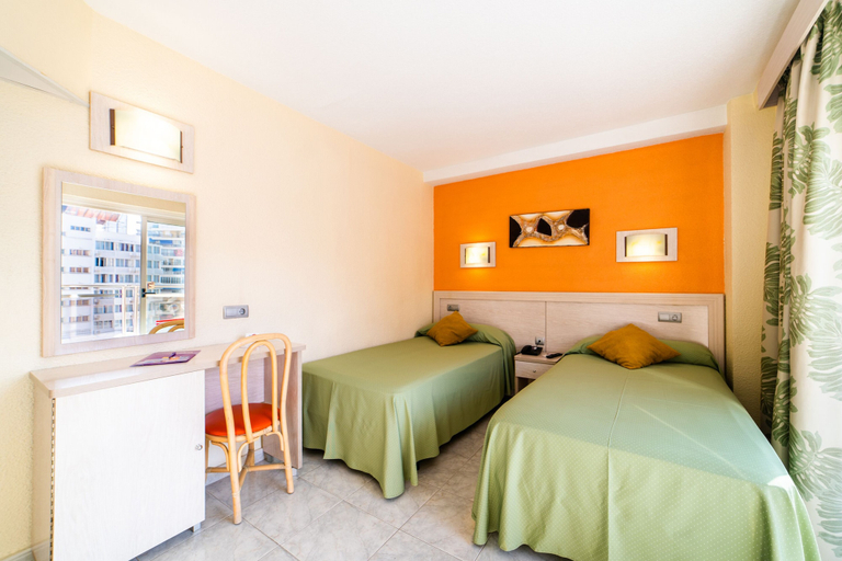 Bedroom 2, Hotel Servigroup Calypso, Alicante