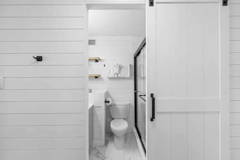 Room 2, Renovated Beach Front Ocean View Condo TOG 321, Bay