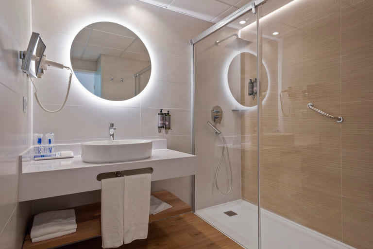 Bathroom 5, Hotel Best Terramarina, Tarragona