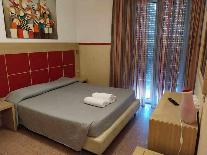 Bedroom 4, Hotel Carol, Rimini
