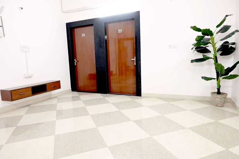 Lobby 4, Hotel Veda Vatica, Varanasi