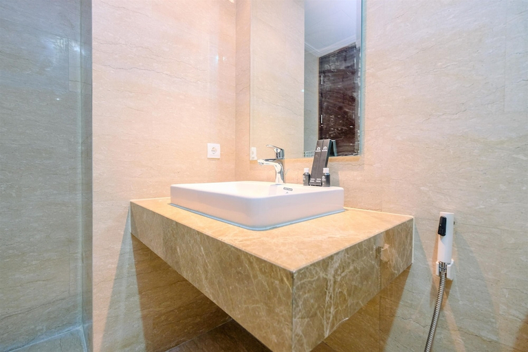 Bathroom 4, Modern Look And Comfy 2Br At Menteng Park Apartment, Central Jakarta