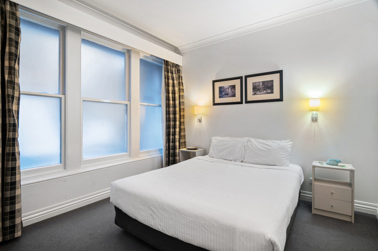 Private kitchen 2, Melbourne CBD 1-bed With A/C Close to Theatres, Melbourne