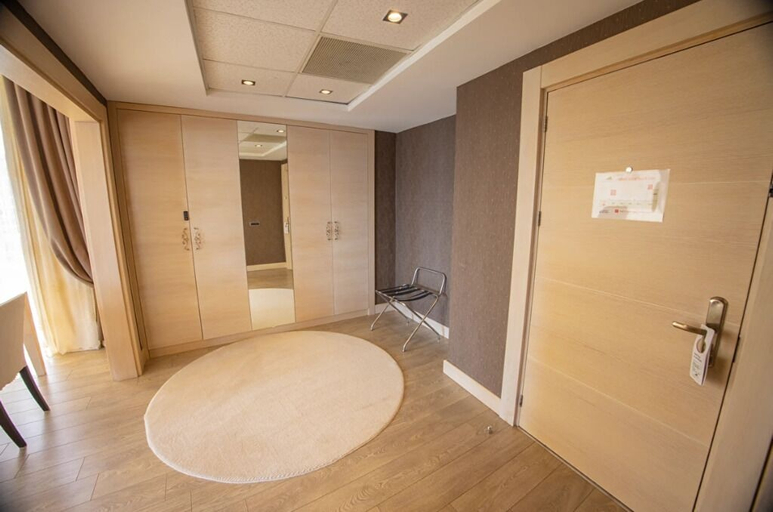 Bathroom 3, Hilly Hotel, Merkez