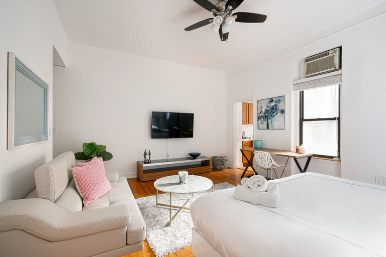 Room 4, Bright and Comfy Studio in NYC, New York