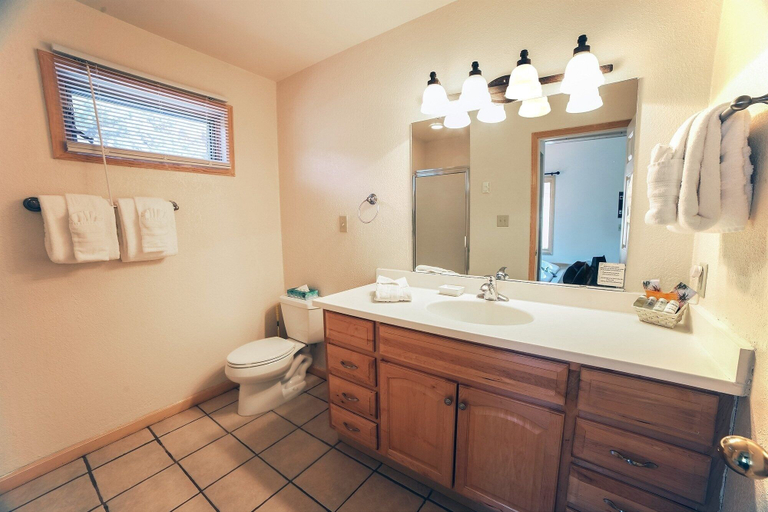 Bathroom 2, Sunnyside Knoll: 19 1 Bedroom Apts, Larimer
