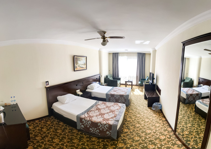 Bedroom 3, Omur Hotel, Edremit