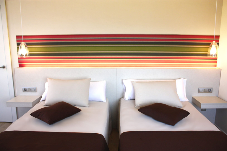 Bedroom 3, Alegria Plaza Paris, Girona