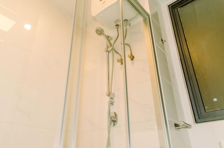 Bathroom 2, Elegant And Tidy 2Br At Sky House Bsd Apartment, Tangerang Selatan