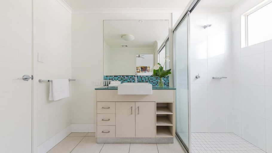 Bathroom 5, Silkari Lagoons Port Douglas, Douglas