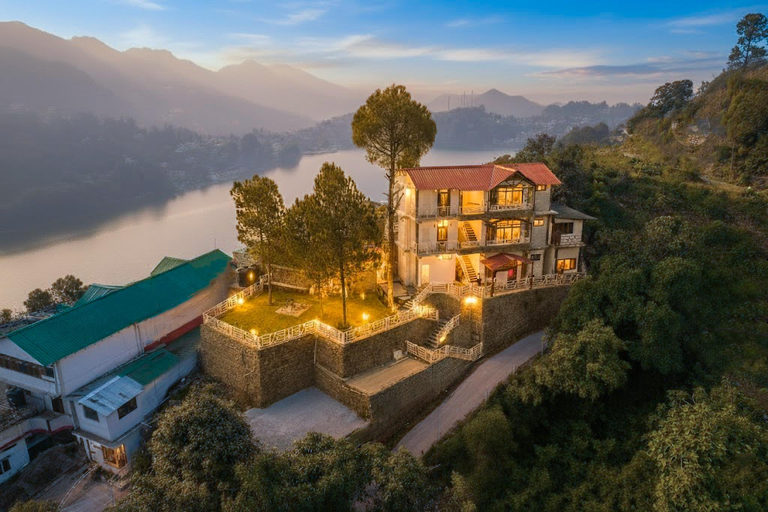 Exterior & Views
