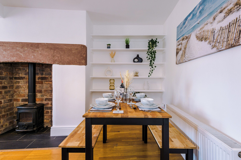 In-room dining 3, 62 Handbridge, Cheshire West and Chester