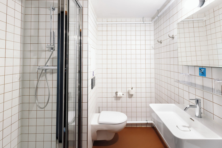 Bathroom 5, The People Lyon, Rhône