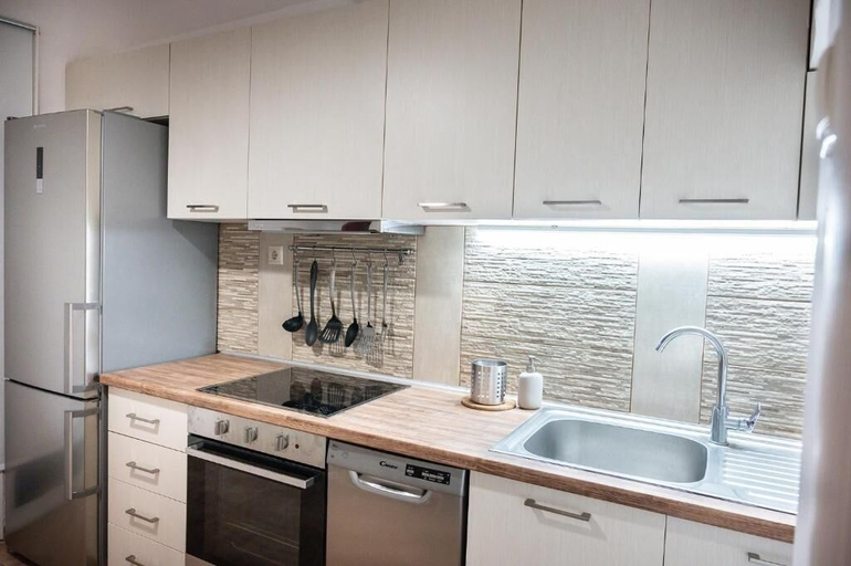 Private kitchen 4, PSV Mitropoleos, Central Macedonia