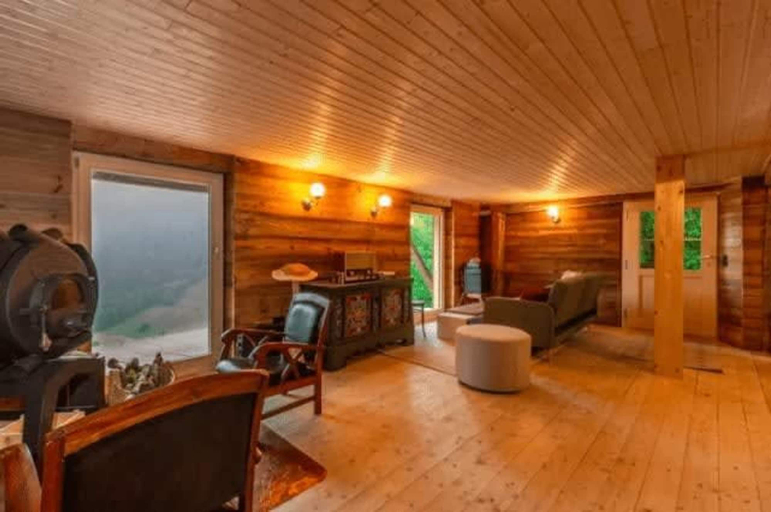 Room 3, Alps Chalet for Big Group With Sauna Yoga Terrace, Pays-d'Enhaut