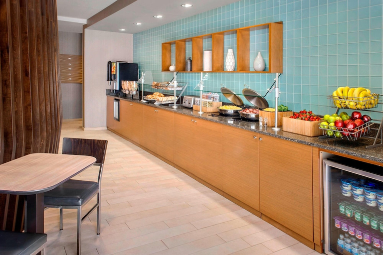 Food & Drinks 4, SpringHill Suites by Marriott Long Island Brookhaven, Suffolk