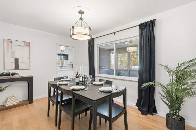 Dining 4, Moody Modern Getaway Walk to CSU & City Park, Larimer