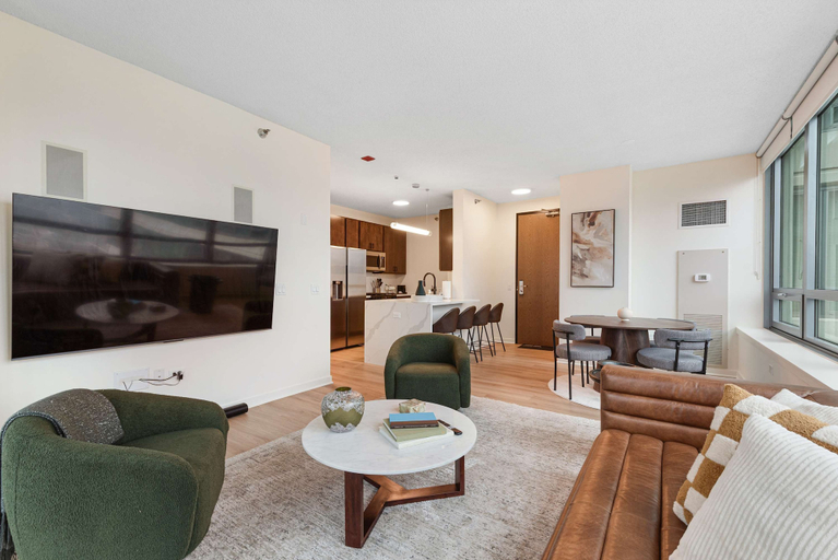 Room 2, Fulton Group Stay 2 Apartments Skyline Views, Cook