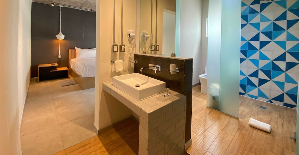 Bathroom 3, Hotel Estancias VIVE MX wtc CDMX, Trademark by Wyndham, Mexico City
