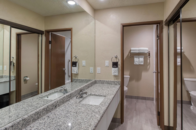 Bathroom 4, SureStay Plus Hotel by Best Western Price, Carbon