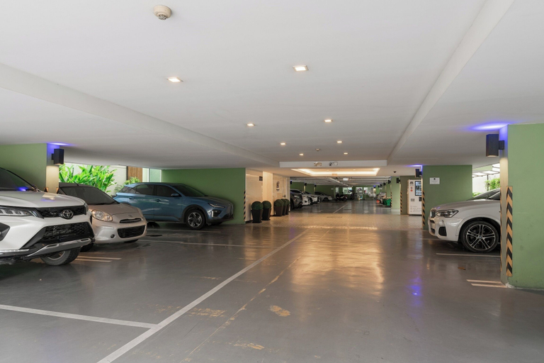 Others 4, Beverly33, Wattana