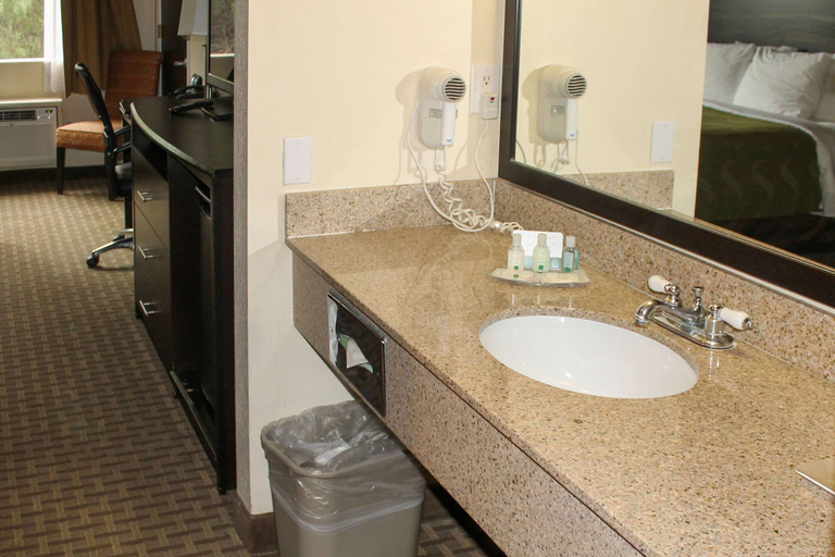 Bathroom 4, Comfort Inn, Gloucester
