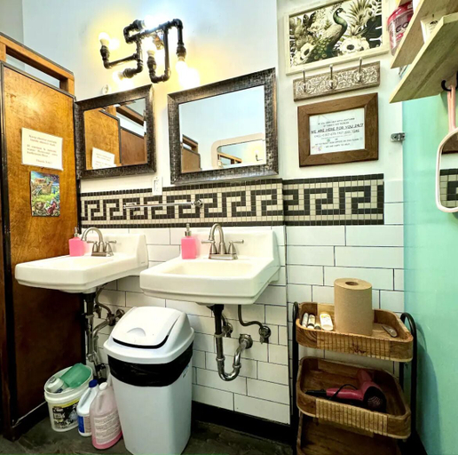 Bathroom 5, Interfaith Retreats, New York