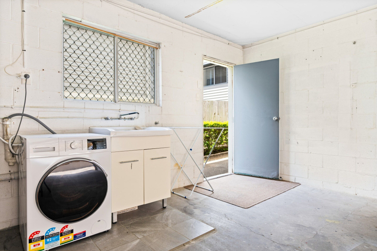 Interior 5, Elegant 2-bed With Balcony by Parks and Amenities, Hawthorne