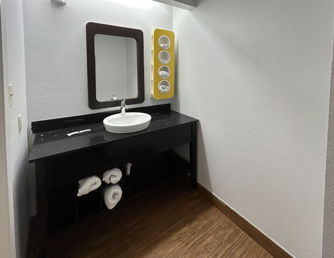 Bathroom, Motel 6 Denham Springs, LA, Livingston