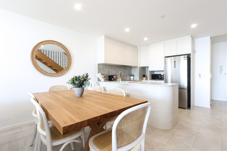 Dining, Superb 2-Bed Apartment with Scenic Bay Views, Eurobodalla