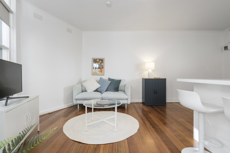 Living room, Seaside 1-bed Stay Near Cafes & Attractions, Melbourne