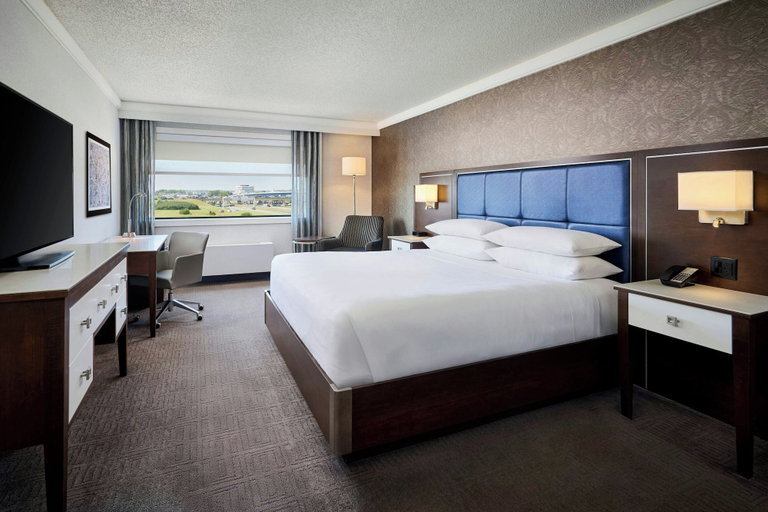 Bedroom 3, Sheraton Laval Hotel, Laval