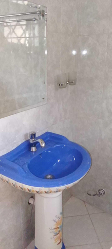 Bathroom, Koyaro Centre, Kibra