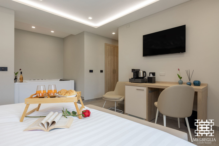 Room 4, MESBEGLIA LUXURY ROOMS, Sassari
