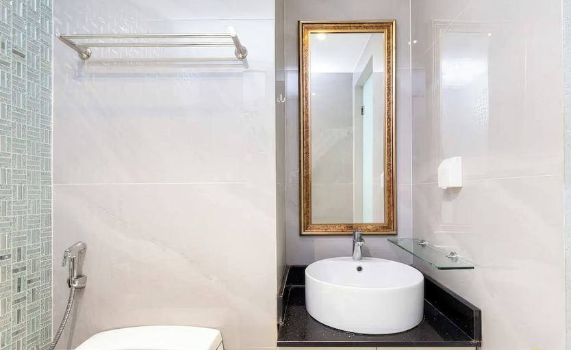 Bathroom 4, The Parkview - Very Close TSN Airport, Phú Nhuận