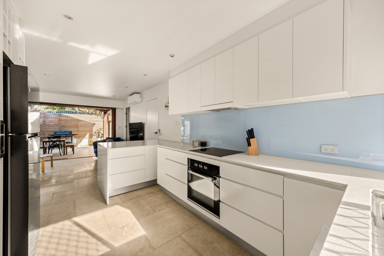 Private kitchen 3, 2-bed Beach Escape With Courtyard, Gold Coast