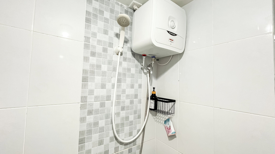 Bathroom 4, Modern Contemporary 1Br At Tokyo Riverside Pik 2 Apartment, Tangerang