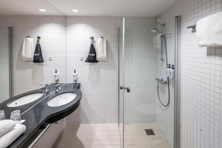 Bathroom 2, Scandic Sydhavnen, Copenhagen