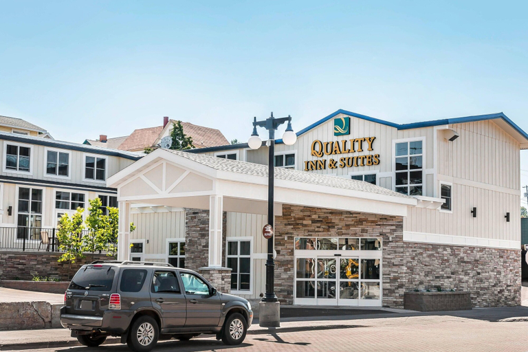 Exterior & Views 2, Quality Inn & Suites Houghton Downtown, Lake Superior