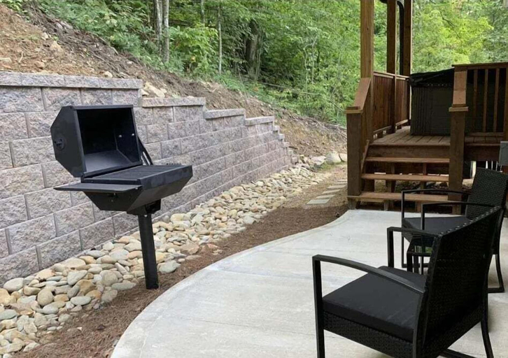 Terrace/patio 2, Pearl's Mountain Retreat 3 Bedroom Cabin, Sevier
