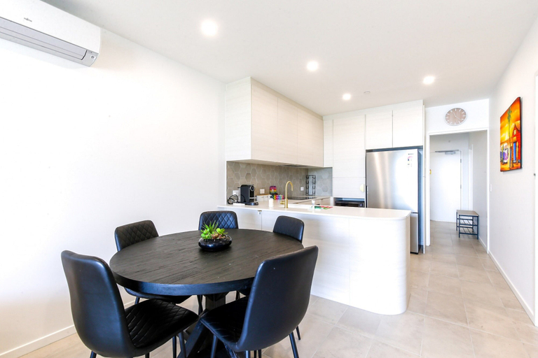 Dining, Glorious 2-bed With Waterside Balcony Views, Eurobodalla