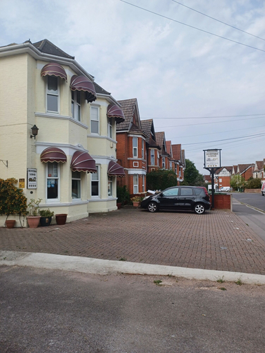 Exterior & Views 2, Hunters Lodge, Southampton
