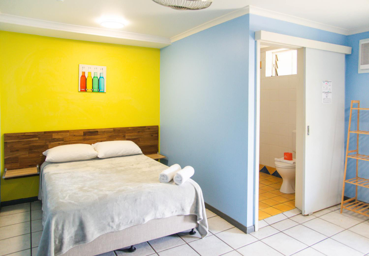 Bedroom 4, Caravella Backpackers, Cairns
