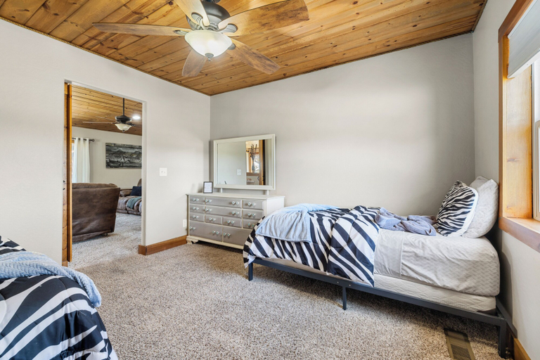 Room 3, Zebra Retreat Compound, Yavapai