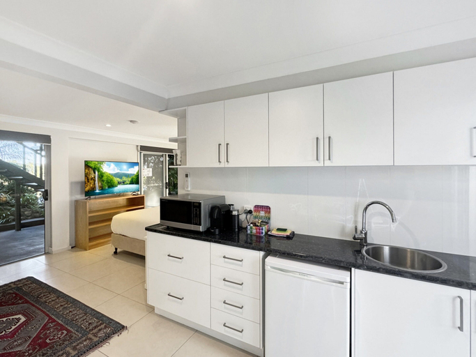 Room 2, Spacious Beach Studio With Alfresco Dining, Eurobodalla