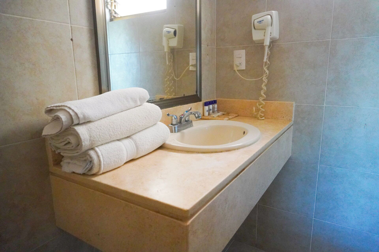 Bathroom 4, Hotel Colonial Cancun, Isla Mujeres