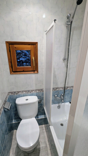 Bathroom 3, Fonda Agusti, Lleida