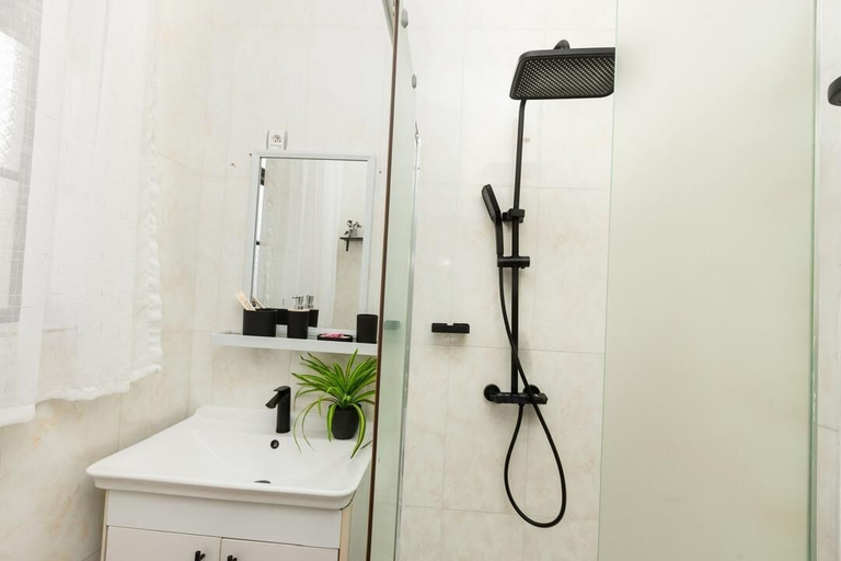 Bathroom 4, Pillar House Inn, Gasabo