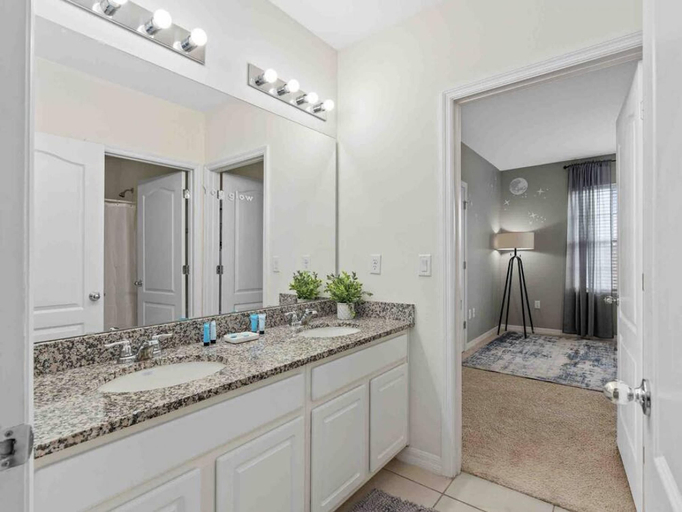 Room 2, Super Comfy- 7BD 5 5BA Sleep s 22 w Amenities, Polk